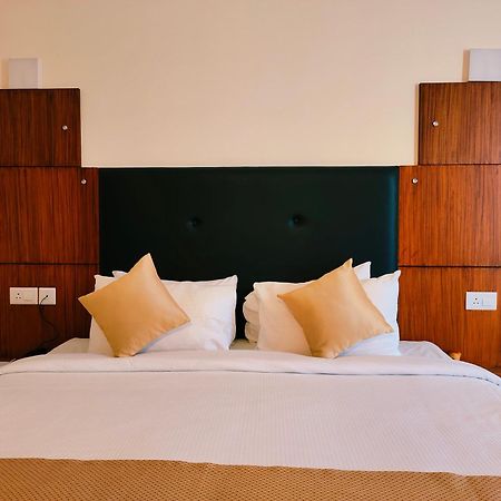 โฮเต็ล เพรซิเด้นซี่ Hotel Kochi ภายนอก รูปภาพ