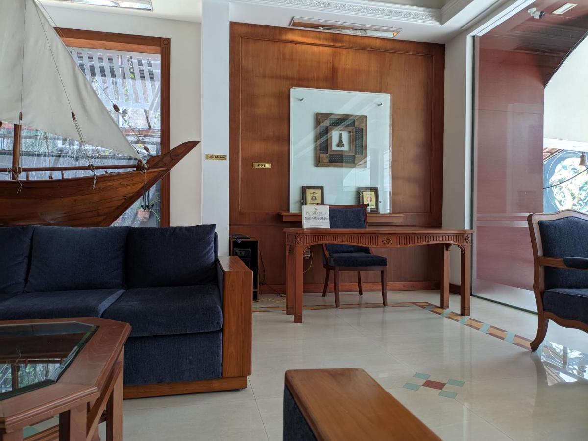 โฮเต็ล เพรซิเด้นซี่ Hotel Kochi ภายนอก รูปภาพ