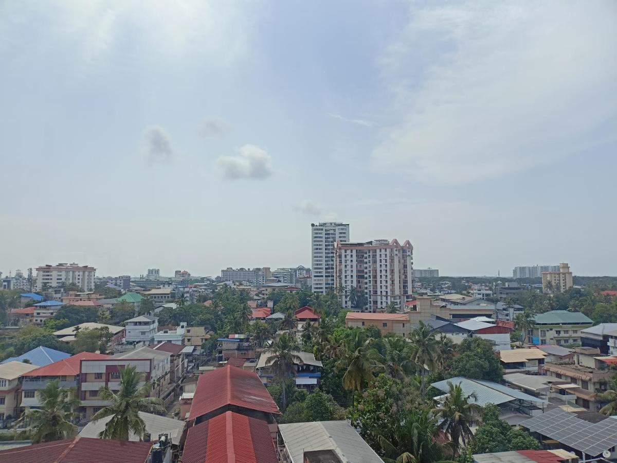 โฮเต็ล เพรซิเด้นซี่ Hotel Kochi ภายนอก รูปภาพ