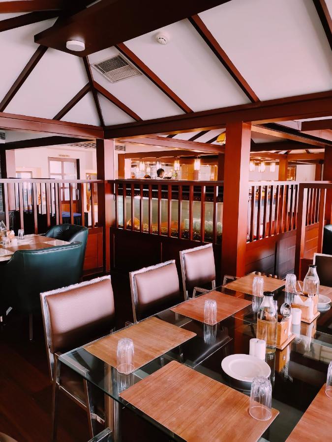 โฮเต็ล เพรซิเด้นซี่ Hotel Kochi ภายนอก รูปภาพ