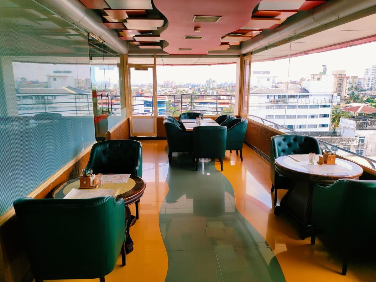 โฮเต็ล เพรซิเด้นซี่ Hotel Kochi ภายนอก รูปภาพ