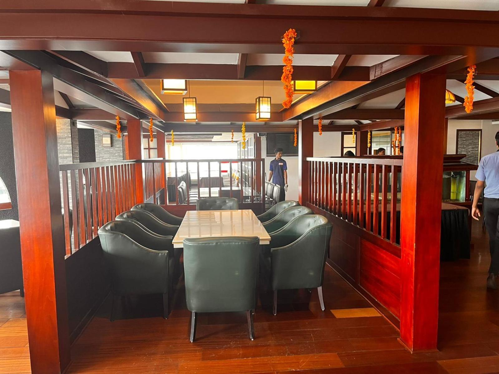 โฮเต็ล เพรซิเด้นซี่ Hotel Kochi ภายนอก รูปภาพ