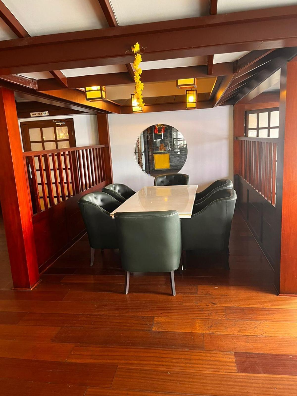 โฮเต็ล เพรซิเด้นซี่ Hotel Kochi ภายนอก รูปภาพ