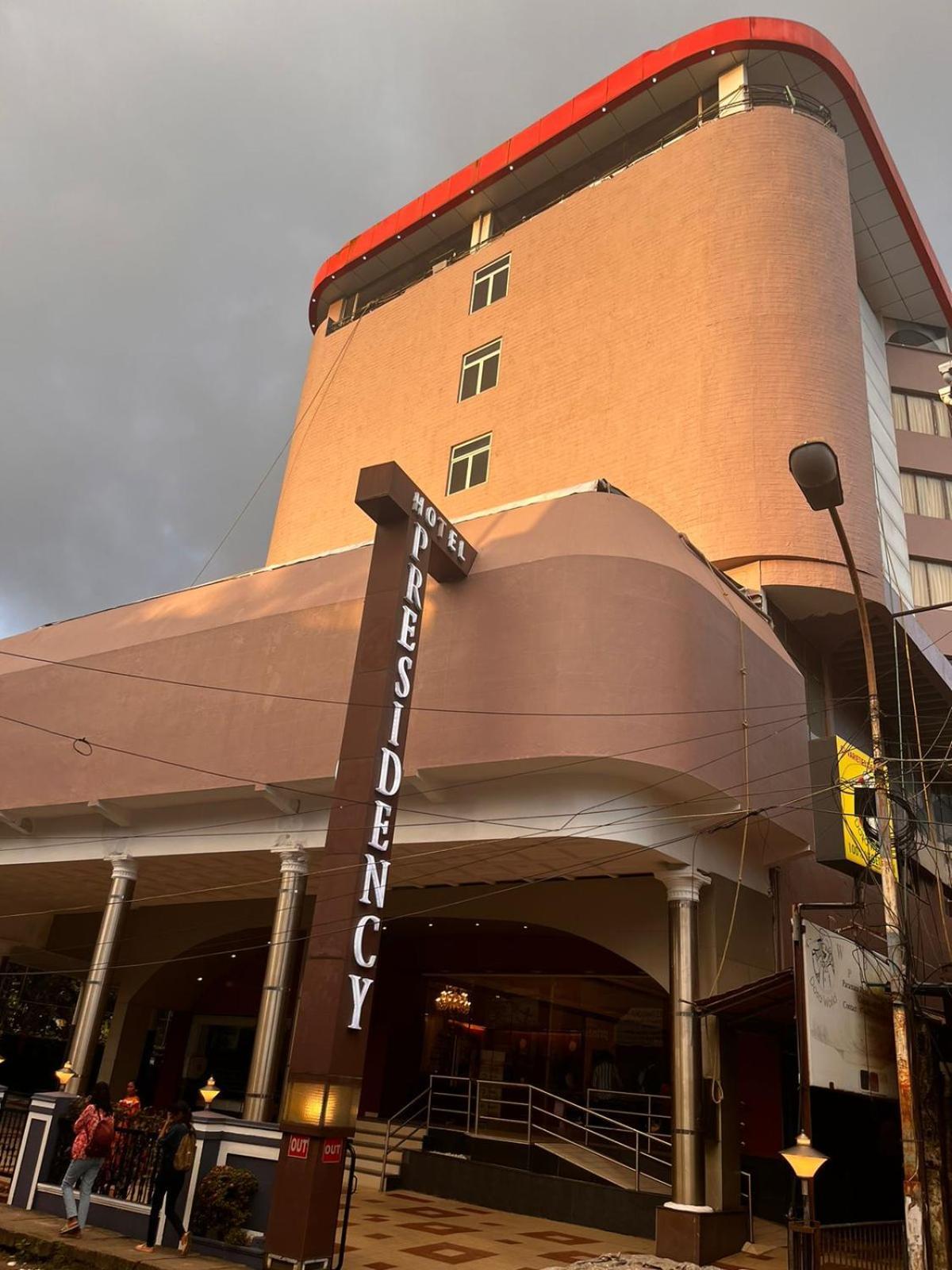โฮเต็ล เพรซิเด้นซี่ Hotel Kochi ภายนอก รูปภาพ