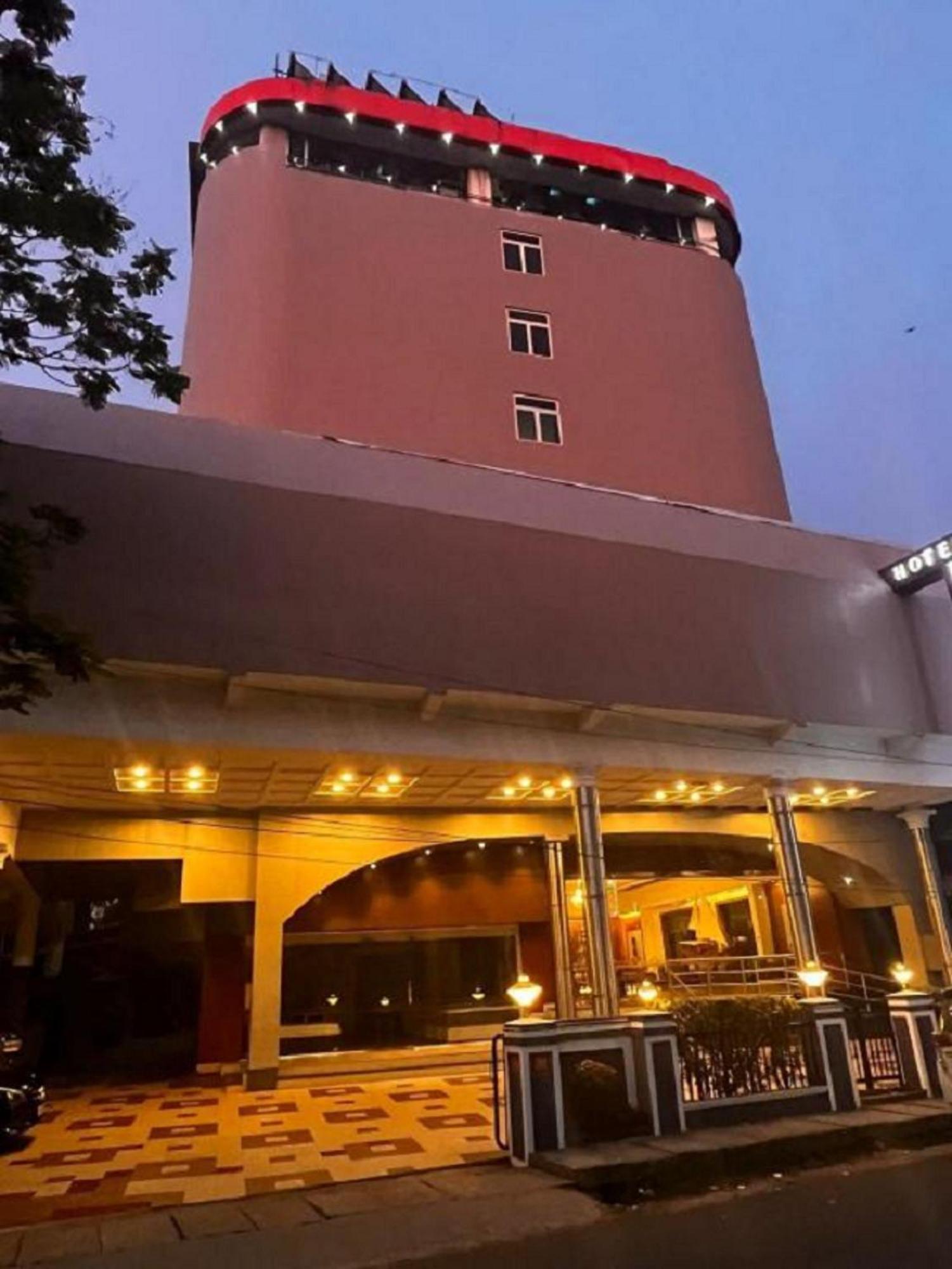 โฮเต็ล เพรซิเด้นซี่ Hotel Kochi ภายนอก รูปภาพ