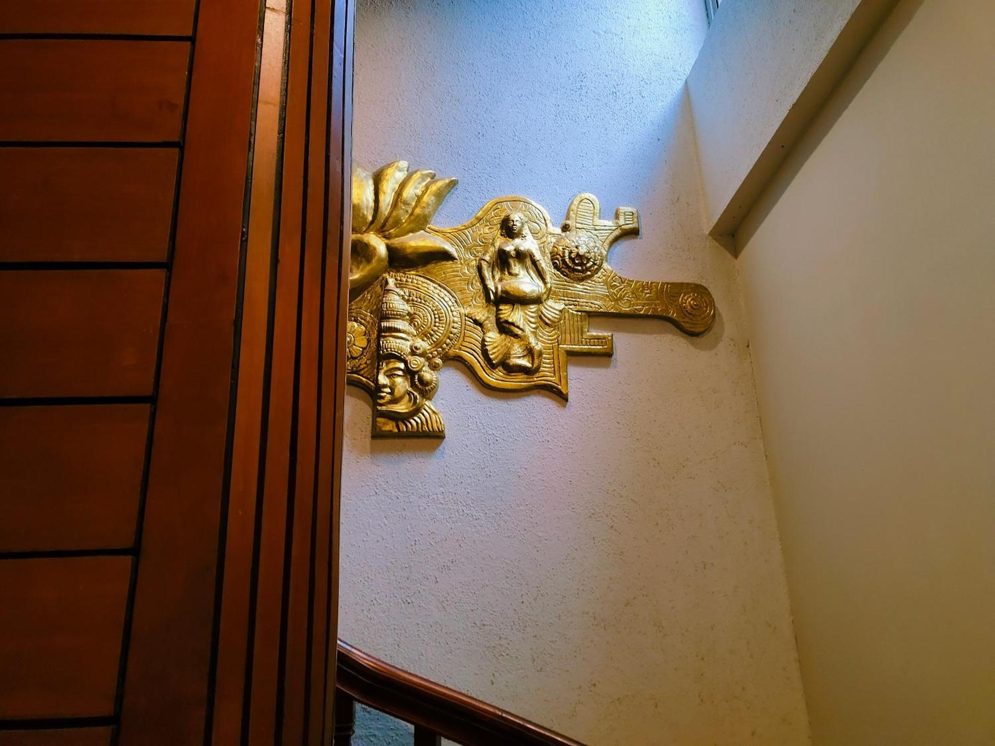 โฮเต็ล เพรซิเด้นซี่ Hotel Kochi ภายนอก รูปภาพ
