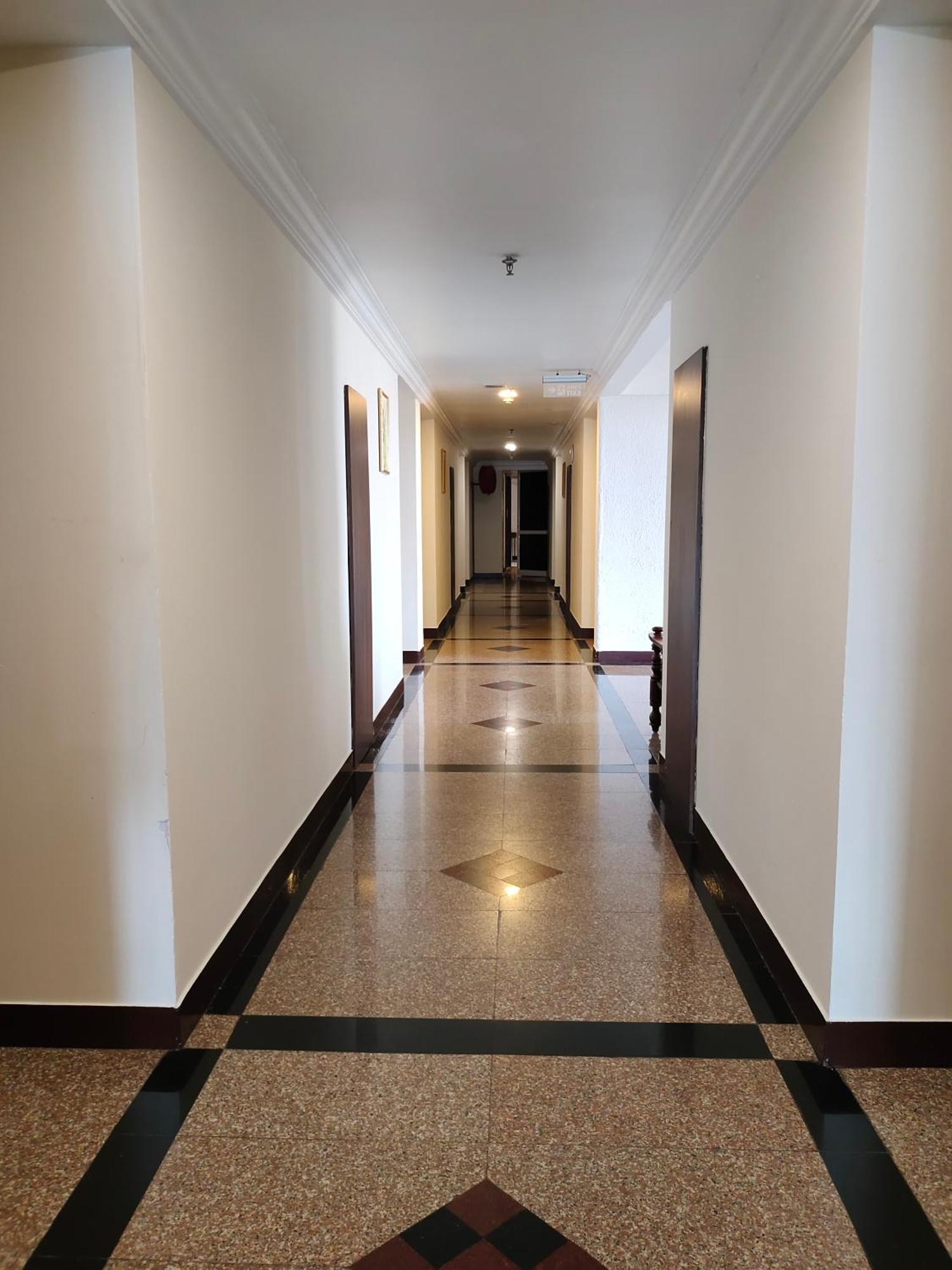 โฮเต็ล เพรซิเด้นซี่ Hotel Kochi ภายนอก รูปภาพ