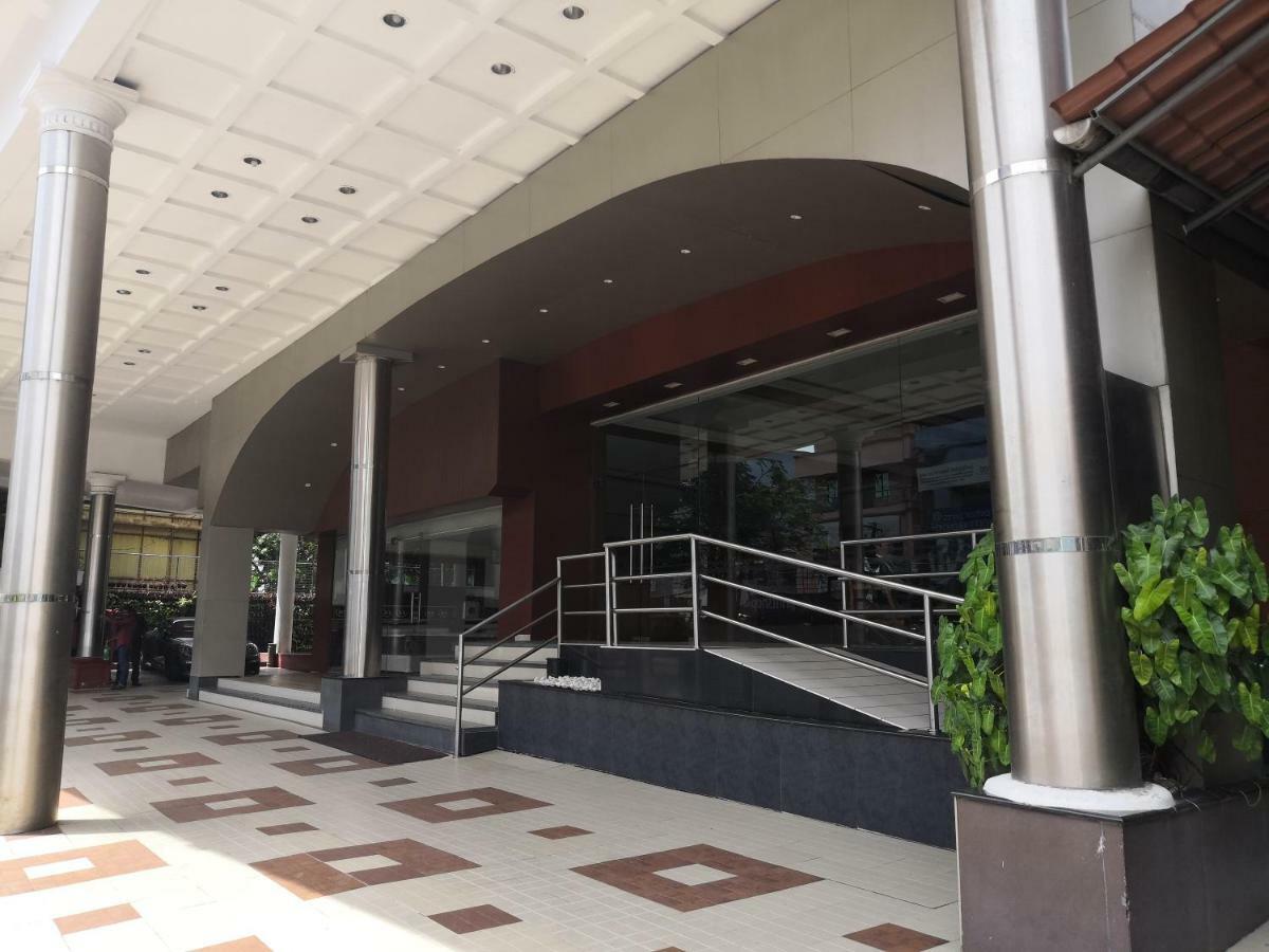 โฮเต็ล เพรซิเด้นซี่ Hotel Kochi ภายนอก รูปภาพ