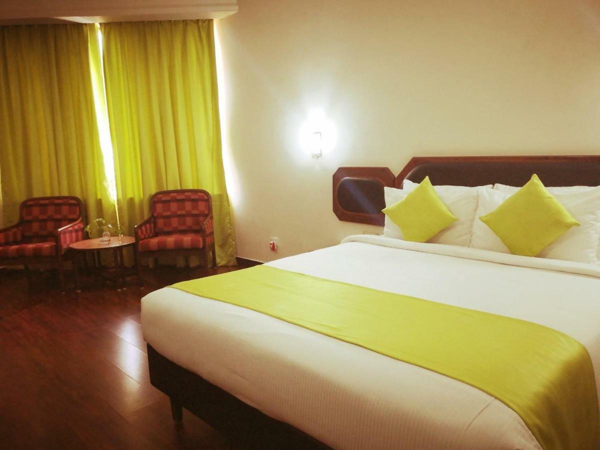 โฮเต็ล เพรซิเด้นซี่ Hotel Kochi ภายนอก รูปภาพ