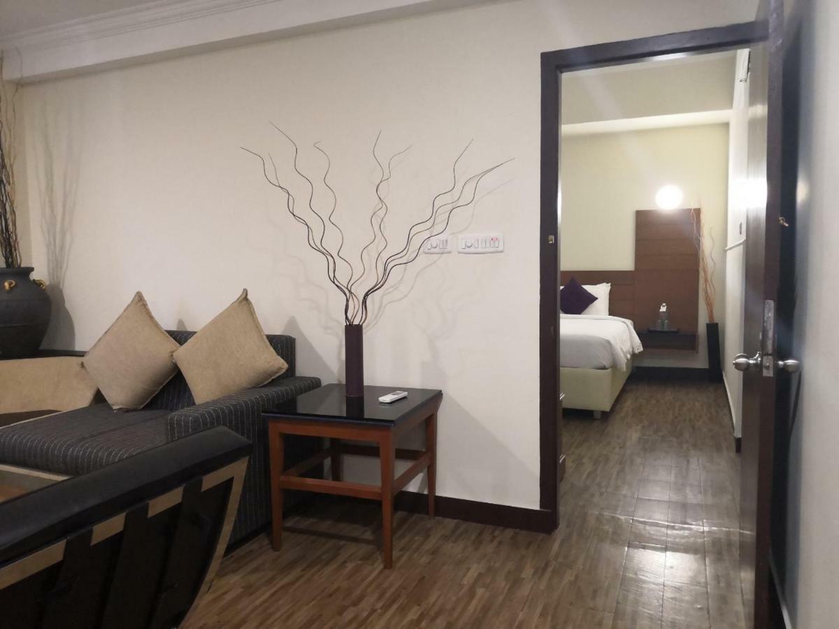 โฮเต็ล เพรซิเด้นซี่ Hotel Kochi ภายนอก รูปภาพ