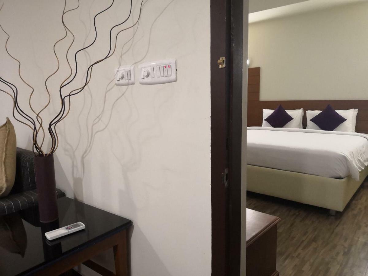 โฮเต็ล เพรซิเด้นซี่ Hotel Kochi ภายนอก รูปภาพ