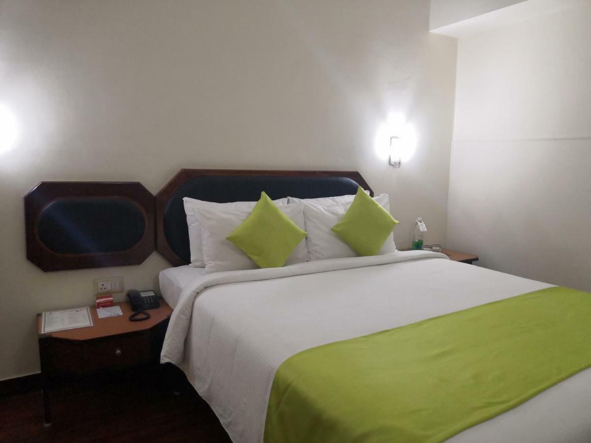 โฮเต็ล เพรซิเด้นซี่ Hotel Kochi ภายนอก รูปภาพ