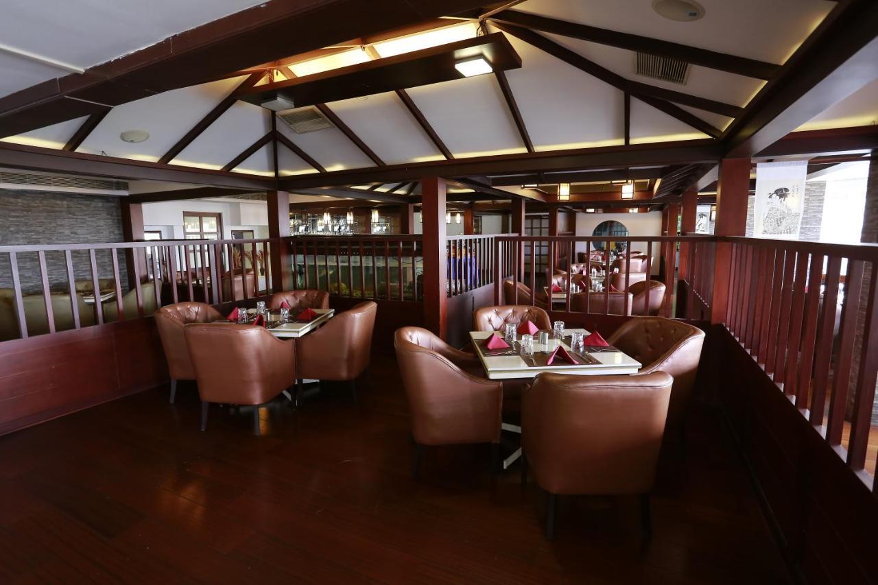 โฮเต็ล เพรซิเด้นซี่ Hotel Kochi ภายนอก รูปภาพ