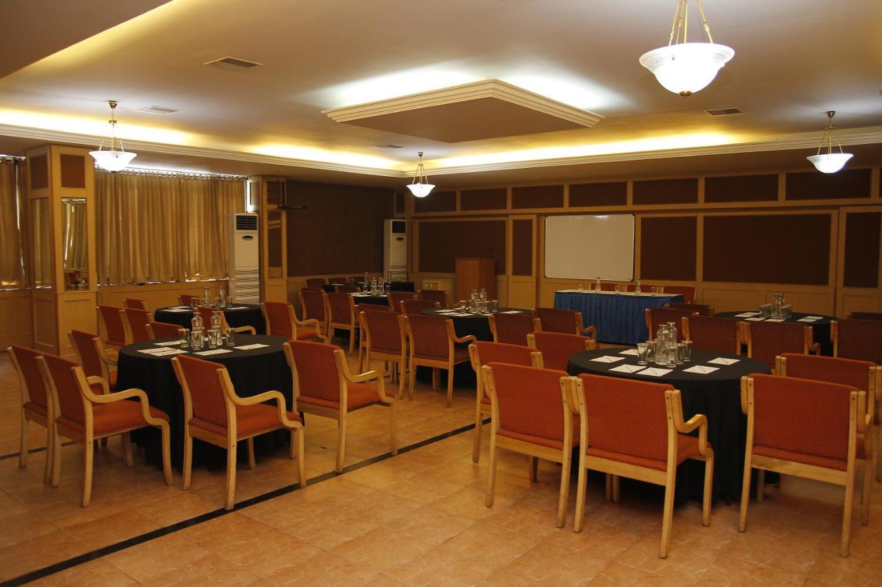 โฮเต็ล เพรซิเด้นซี่ Hotel Kochi ภายนอก รูปภาพ