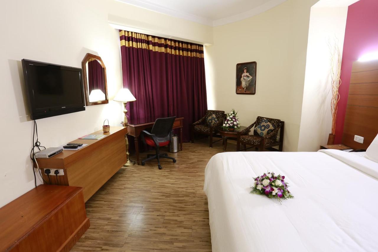 โฮเต็ล เพรซิเด้นซี่ Hotel Kochi ภายนอก รูปภาพ